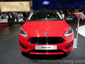 Czerwono Czarny Ford Focus mk3